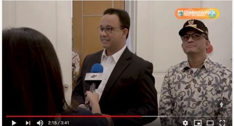 Momen Pertemuan Anies Baswedan Dengan Pedagang Nasgor Mirip Dirinya Momen Pertemuan Anies Baswedan Dengan Pedagang Nasgor Mirip Dirinya