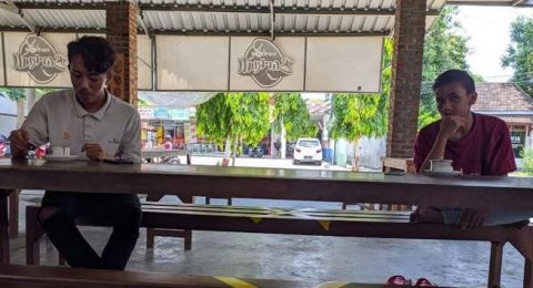 Warkop di Mojokerto Kurangi Jumlah Meja dan Kursi karena Jaga Jarak Corona