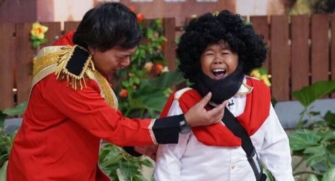 Menikah 10 Tahun 4 Potret Keluarga Harmonis Komedian Adul Jarang Diumbar