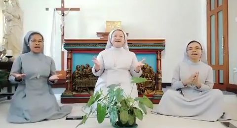 Terharu, Tiga Biarawati Nyanyi Lagu Idul Fitri