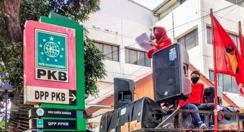Banyak Buruh Hamil Keguguran, Buruh Es Krim Aice Demo di Depan DPP PKB