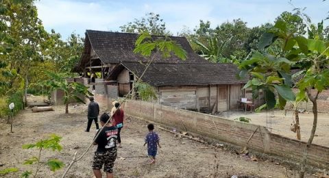 Aneh Tapi Nyata! Inilah Rumah Giman yang Berpindah Tempat dalam ...