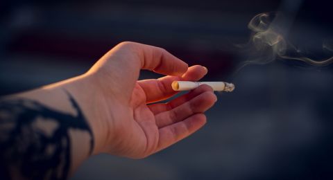 Ingat Asap Rokok Juga Bisa Membahayakan Kesehatan Mata