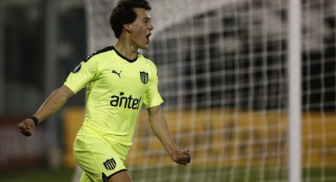 MU Juga Beli Talenta Muda Uruguay, Rekomendasi Langsung dari Diego Forlan