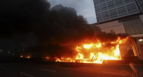 Demo Tolak UU Ciptaker, Halte Busway Dibakar, Kerugian Hingga Rp 25 Miliar 