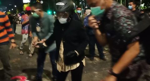 Wali Kota Surabaya Risma Ngamuk ke Pendemo Ricuh: Tega Sekali Kamu! - Bagian 2