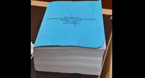 Viral Buku Ruu Cipta Kerja Super Tebal Jokowi Diduga Belum Baca Semua Suara Sulsel