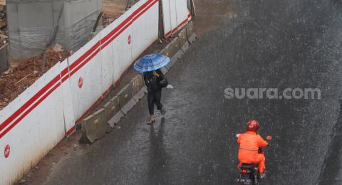 Prakiraan Cuaca Jakarta Selasa 12 Januari Pagi Siang Hujan Suara Jakarta