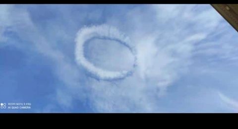 Awan melingkar mirip cincin di langit Kota Kediri Jawa Timur (Foto: Ist)