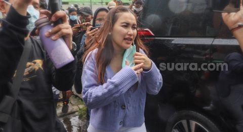 Kabar Batal Nikah Ayu Ting Ting Manusia Hanya Bisa Berencana