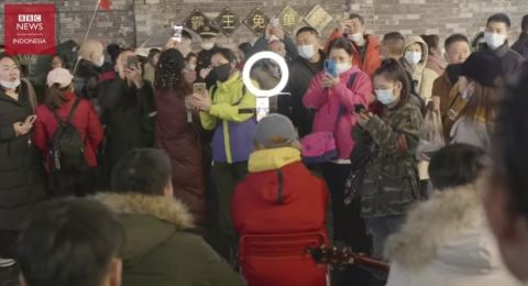 Kumpulan Berita Virus Corona Wuhan Kehidupan Setelah Pandemi Di Wuhan Sudah Bisa Keluar Dan Senang Senang Kumpulan Berita Virus Corona Wuhan Kehidupan Setelah Pandemi Di Wuhan Sudah Bisa Keluar Dan Senang Senang