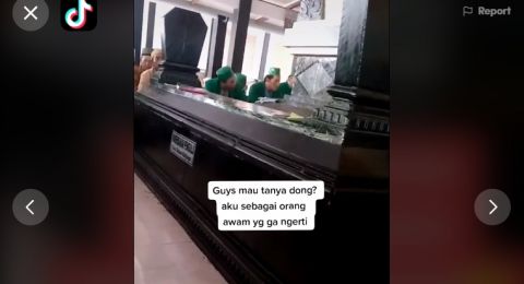 Heran Dengan Gerakan Dzikir Peziarah Makam Warganet Ini Bertanya Tanya Suara Jateng
