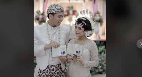 Viral Foto Buku Nikah Aneh Pengantin Baru Sadar Saat Buka Album Berita Hits