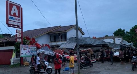Gempa Mamuju Bangunan Rata Dengan Tanah Penghuni Belum Bisa Diselamatkan Suara Sulsel