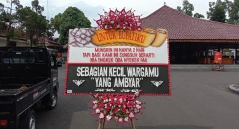 Kecewa Jateng Di Rumah Saja Bupati Banyumas Dikirimi Karangan Bunga Suara Jateng