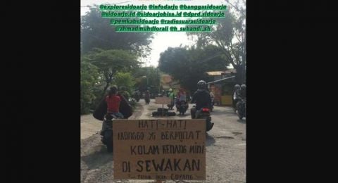 Unggahan selebgram Sidoarjo memprotes jalan berlubang [Foto: Unggahan Instagram @fahmiadimara]