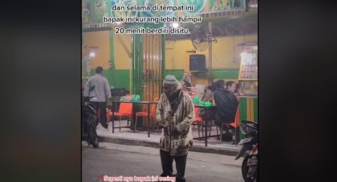 Dikira Punya Gangguan Seorang Kakek Ternyata Lakukan Ini Untuk Cari Nafkah Berita Hits