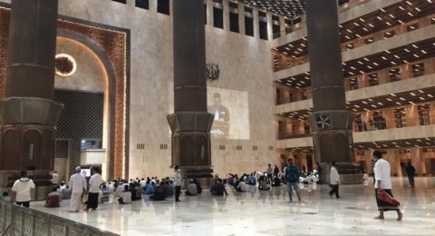 Malam Pertama Salat Tarawih Di Masjid Istiqlal