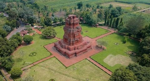 Candi Brahu [instagram @pesonaid_travel]