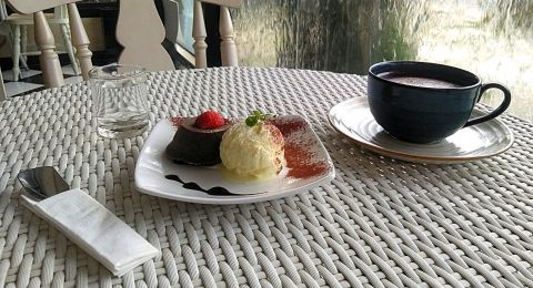 Menjemput Bahagia di Sudut Cik Di Tiro: Pelarian Manis di Coklat Cafe