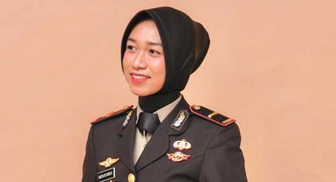 Cerita Kapolsek Wanita Termuda di Riau, Pimpin Anggota Seumuran Ayahnya -  Suara Riau