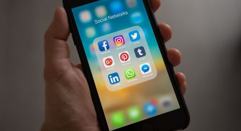 Fear of Missing Out (FoMO): Fenomena Baru Media Sosial di Kalangan Remaja Milenial