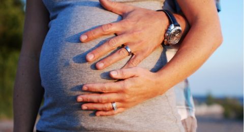 Cemas, Perut Masih Kecil Padahal Sudah Trimester 2!
