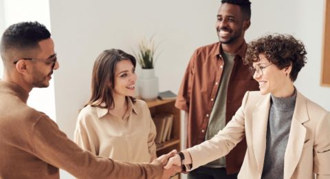 Sering Disalahartikan, Ini Dia Makna Istilah "Cinta Pertama" yang Sebenarnya