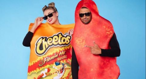 Dari Barbie Sampai Wednesday: 10 Ide Kostum Halloween 'Matching' Paling Viral