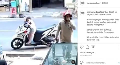 Viral video bocah ngantuk jatuh dari motor [Foto: Tangkapan layar Instagram]