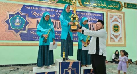 Penobatan Bintang Madrasah Tsanawiyah Unggulan Nurul Qarnain Jember