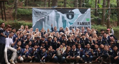 Bangun Solidaritas, Mahasiswa KPI IAIC Tasikmalaya Adakan Family Gathering