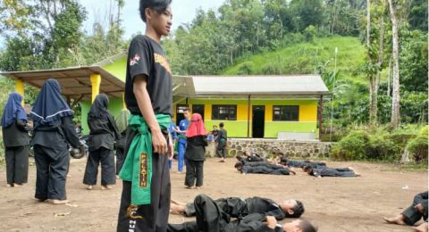 Ujian Kenaikan Tingkat Pagar Nusa Pesantren Qarnul Islam Jember