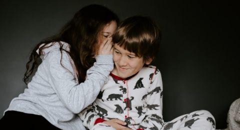 Curhat Kakak Anggap Adik Cowok Remaja Seperti Anak Kecil, Auto Malu Banget