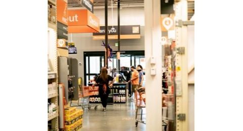 Nenek Ini Menangis Haru, Uang Kurang, Pegawai Swalayan Bayar Belanjaannya