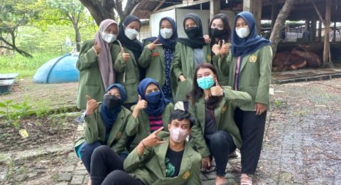 Kelompok 40 KKN-T MBKM Kembangkan Teknologi Tepat Guna Pupuk Organik Cair dari Kotoran Sapi