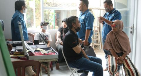 Gekrafs Tangsel Adakan Cek Mata dan Bagi Kacamata Gratis di Bulan Ramadan