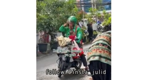 Viral Driver Ojol Curi Perhatian Publik, Kerja Sambil Asuh Dua Anaknya