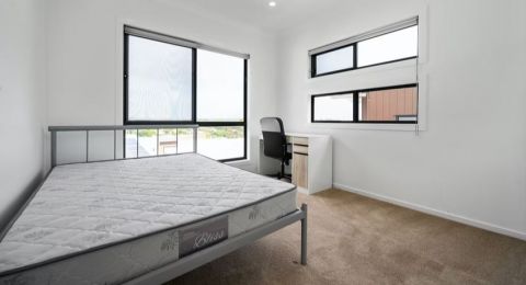 Aksi Wanita Bersihkan Kasur Kapuk Ini Bikin Tepuk Jidat: 'Seminggu Baru Kering'