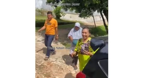 Tak Cemburu Sama Sekali, Istri Sambil Tersenyum Memotret Suami dan Mantan Pacar