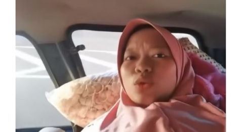 Wanita Tunjukkan Dirinya Duduk di Bangku Belakang Mobil, Endingnya Plot Twist