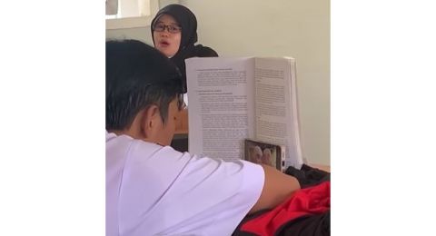 Siswa Ini Nonton Kartun di Hp Kepergok Guru, Warganet: Kameramen Selamat