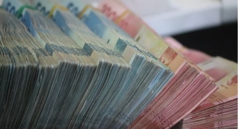 Anak Kecil Langka, Dikasih Ibu Uang Bukannya Senang Malah Lari Ketakutan