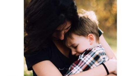 Ibu Kecewa Tetangga Cuek Saat Anak Nangis Ingin Naik Mobil Baru Tuai Perdebatan