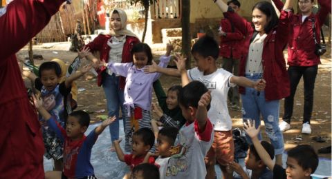 Unik, Hima Adpem Unpad Memberikan Edukasi Mitigasi Bencana dengan Menari Bersama