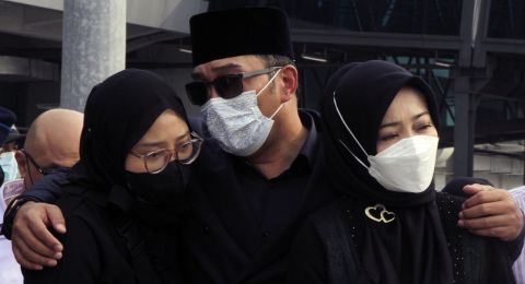 Ridwan Kamil Terisak Mengenang Mendiang Eril: Harusnya Saya yang Meninggal Duluan
