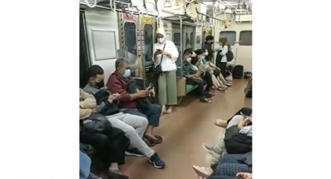 Masih Banyak Penumpang KRL Berdiri tapi Kursi Justru Diisi Tas, Warganet: Tegur Saja