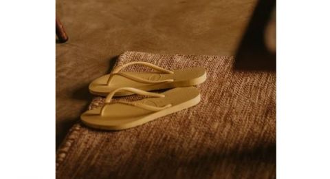 Larangan Pakai Sandal Jepit Emak Berdaster ke Pasar dengan Alasnya Kaki Ini