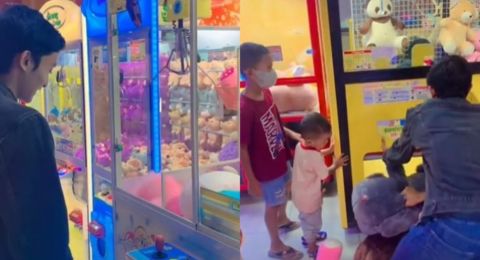 Pria Main Boneka Capit Bikin Melongo, Borong Isi Satu Mesin: Ajari Aku Suhu
