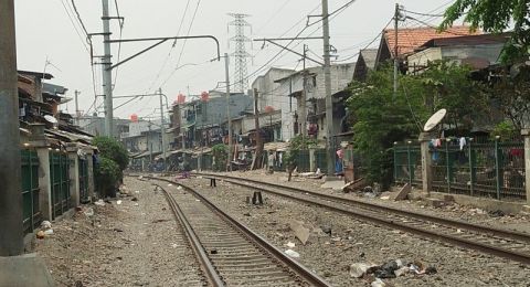 Ironi Negara Kita: Negaranya Kaya, Kok Bisa Masyarakatnya Sengsara?